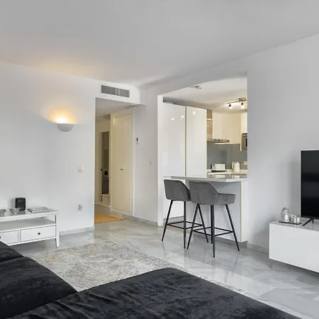 Ivy 4 Nueva Andalucia Pool Apartment Marbella